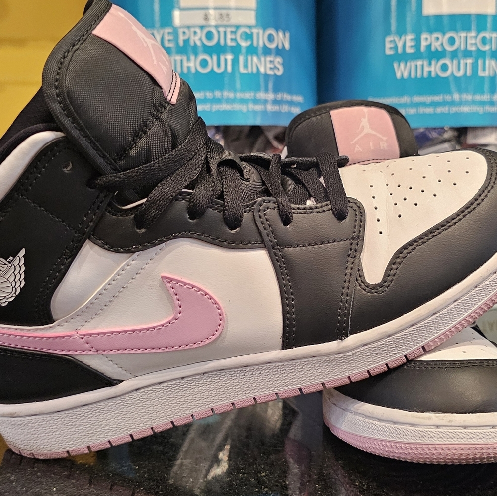 Jordan 1 mid artic pink